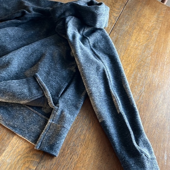 Nike Therma Fleece Turtleneck Pullover Front Pocket Dark Gray Long Sleeve Size S - Picture 15 of 15